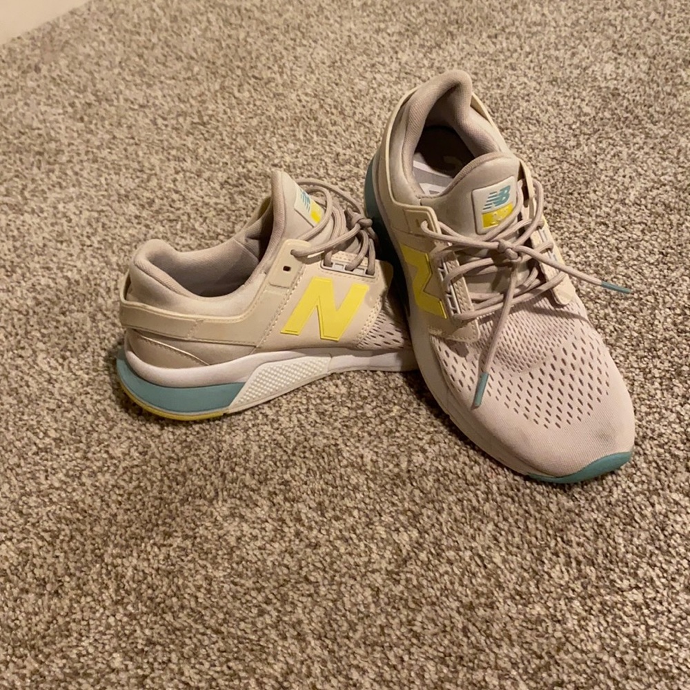 Women’s New Balance sneaker size 8